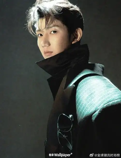 王源卷宗四月刊封面