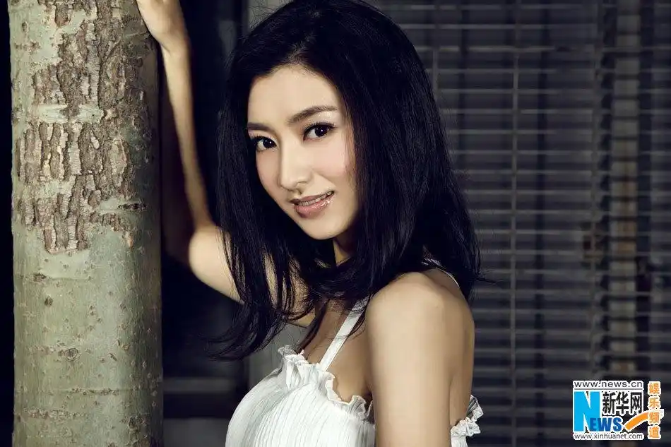 斓曦优雅似幽谷百合