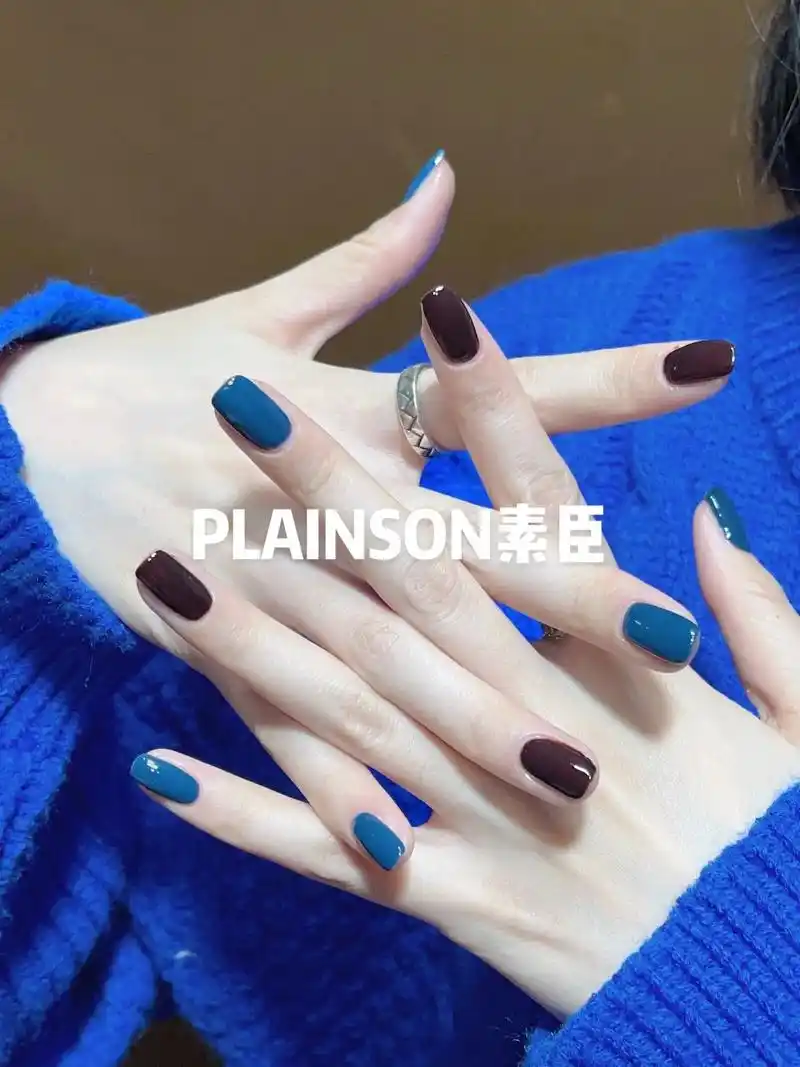 莫兰迪蓝77暗黑红08跳色美甲 超超超显白.