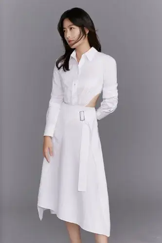 徐百慧七夕大片收腰小白裙展示简约格调