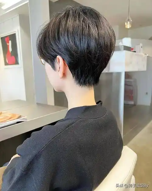 女士发型别乱剪,想美就选露耳短发,好看时尚不夸张_女性_脸部_气质