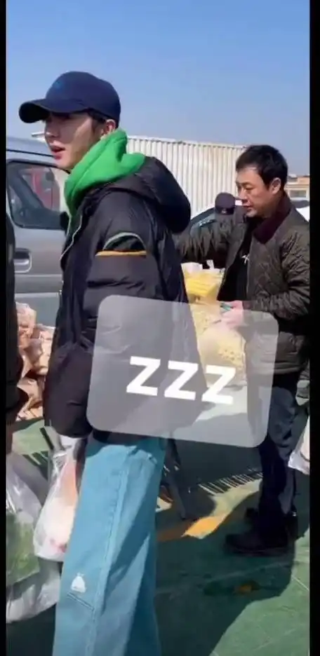 好直观的感受到我夫的身高……恋高癖犯了#马嘉祺小熊花园路透#95