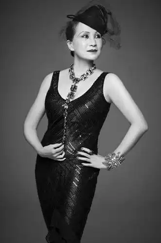 原来她已不是"中国国籍"!曾上春晚走红,后远嫁洋老公惨遭抛弃