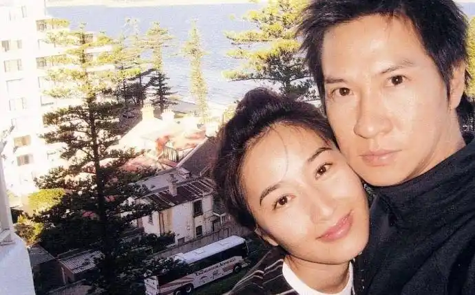 张家辉关咏荷婚纱被弃街头疑似感情生变结果很乌龙