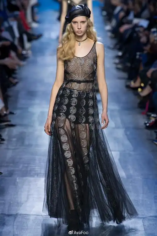 come on~其实透视装也可以很时髦很高级!达康书记都看不下去了.