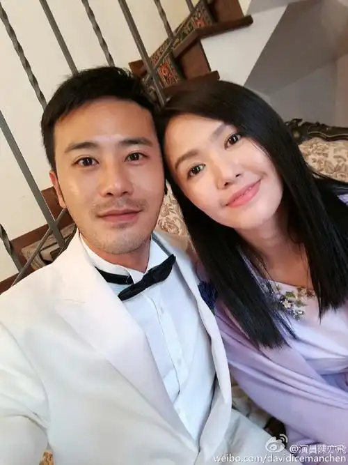 陈亦飞陈亦飞原名是叫做陈宇凡的,他1979年出生于台湾,比谭维维大三岁