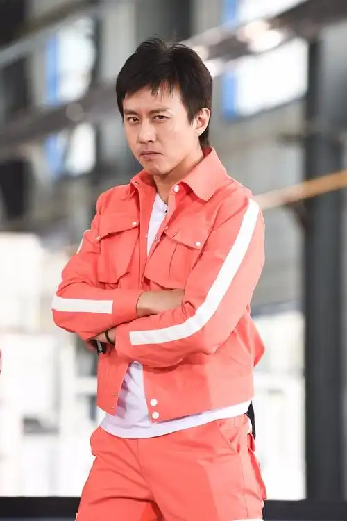 《奔跑吧》邓超"以十敌百"全力开跑 受伤仍坚持录制|邓超|奔跑吧|受伤