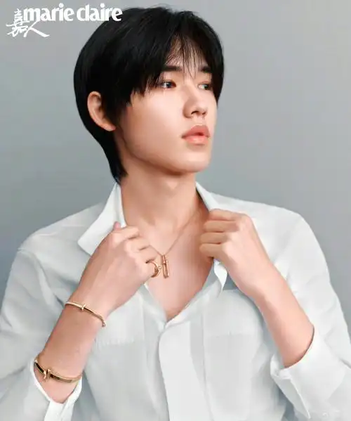 宋亚轩手上的同款痣爽死谁啦