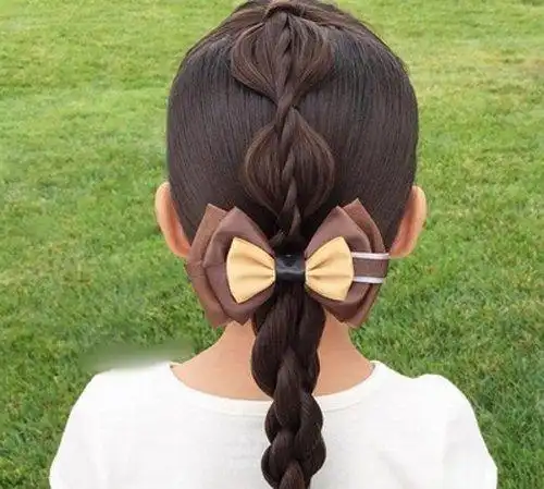 发型设计 儿童发型 >> 小女孩长发发型图片以扎发为主 比儿童扎长发