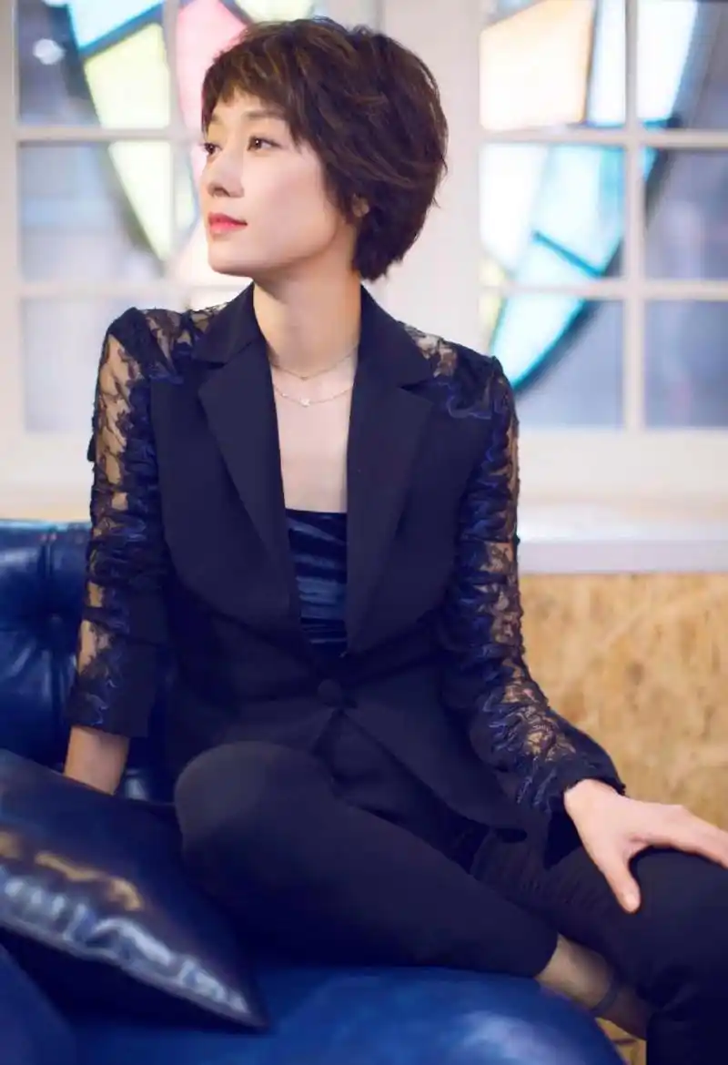 马伊琍,作为一位知名的中国女演员,她现在的生活状态是一年只接拍一部