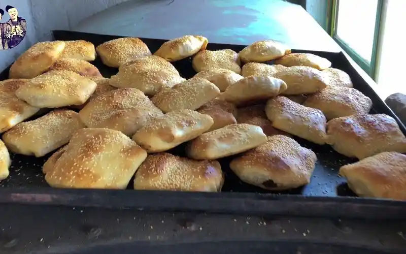 无意发现石家庄的烧饼这么好吃!这种做法好古老,哥几个饱饱福
