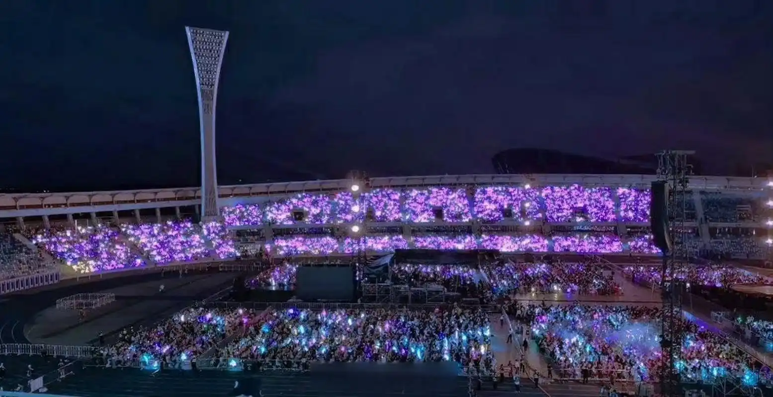 时代少年团灯牌分布图来了,半壁马嘉祺的应援紫,半壁宋亚轩的应援蓝