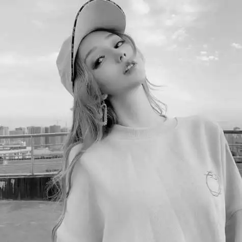 女生头像霸气超拽真人黑白,很特别我很喜欢-黑白头像