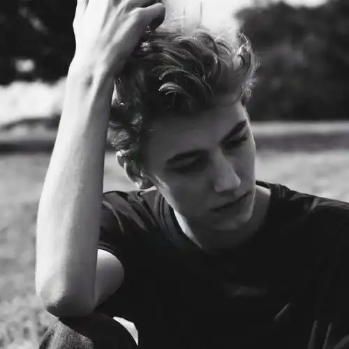 黑白男生头像欧美