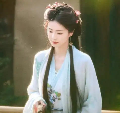 白鹿《临江仙》威亚路透曝光!回眸仙气十足,曾舜晞白发太清冷!