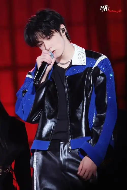 刘耀文墨镜solo##时代少年团演唱会直播