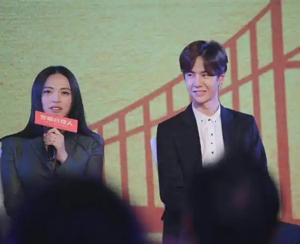 近日,有网友发现2015年王一博和姚晨曾合作电影《梦想合伙人》,两人还