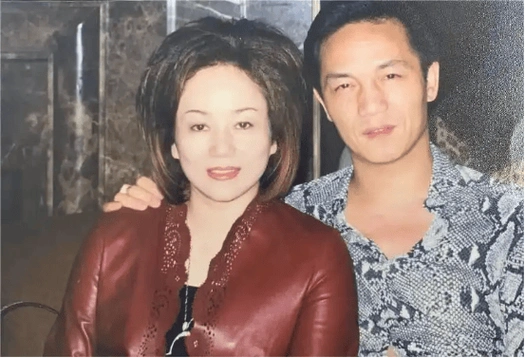 上海前首富妻子公开掌掴亚姐冠军内情,自爆曾打电话挑衅叫"老公"_杨恭