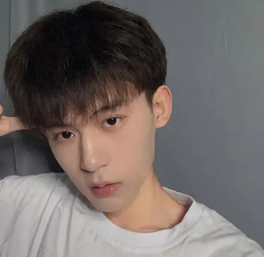 男生微分碎盖头全图,10—15岁男学生帅气发型