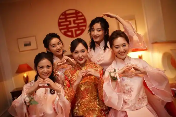 唐嫣罗晋婚礼伴娘团曝光中国风伴娘服美出天际