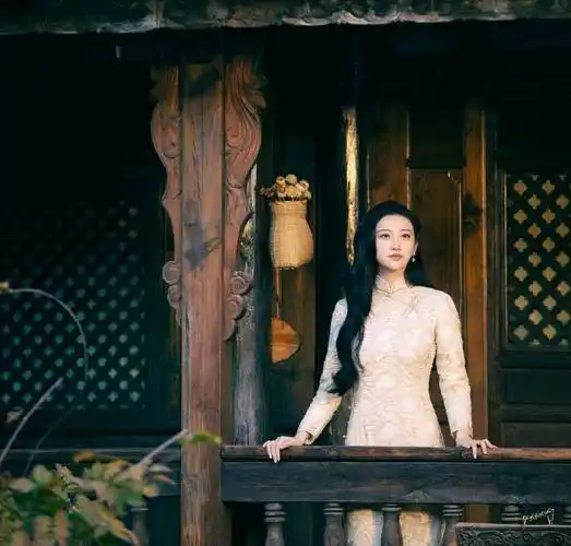 《司藤》景甜的旗袍造型,每张都是心动警告,剧外搭配一样火出圈_气质