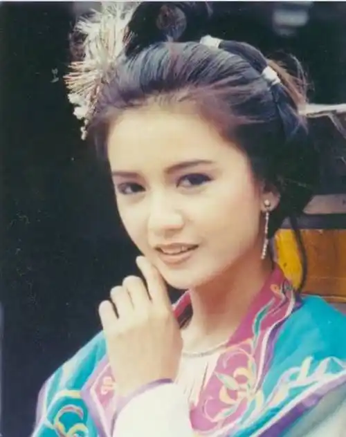 56岁香港女星曾华倩公开求职称趁我还有几分姿色请我拍戏吧