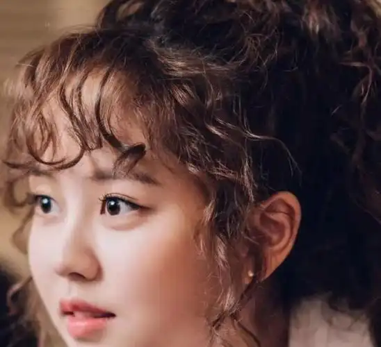 造型小课堂:慵懒的泡面卷|发型|泡面头|卷发|短发|圆脸_网易订阅