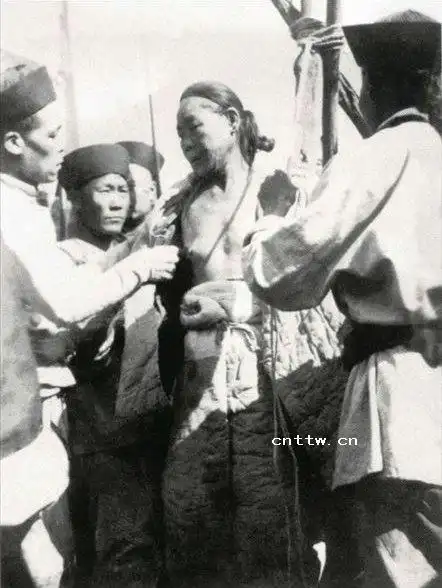 清末女性"八刀刑"残暴行刑全过程(图)