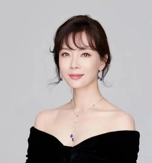 李小冉的胸闫妮的腿殷桃的腰这7位中年女星性感起来迷死人