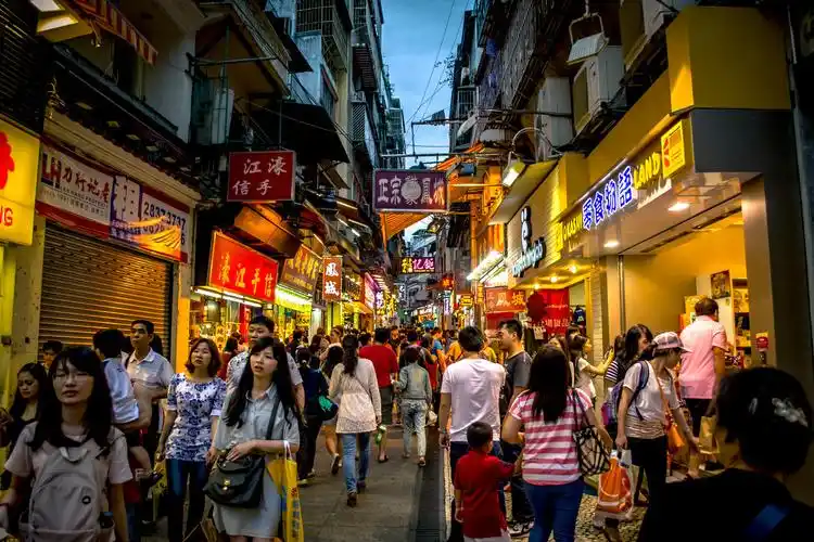 觉得傍晚的官也街特别有味道