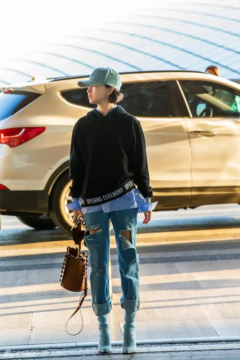 [3月11日]周冬雨现身机场解锁酷帅boy范儿[8p] - 娱乐明星新闻 - sex