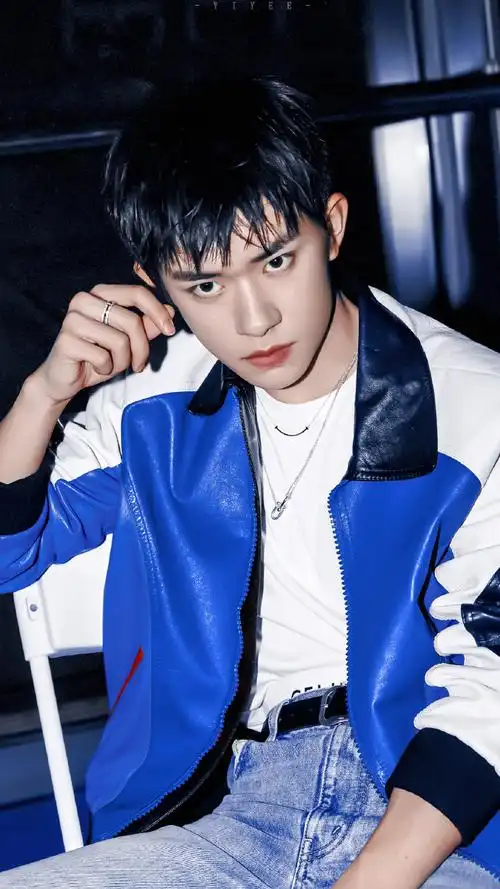 易烊千玺二十冠岁朝暮锦程