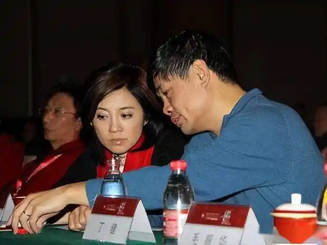 央视主持许戈辉:让已婚男士痴迷,为娶她拿1亿给前妻?如今怎样