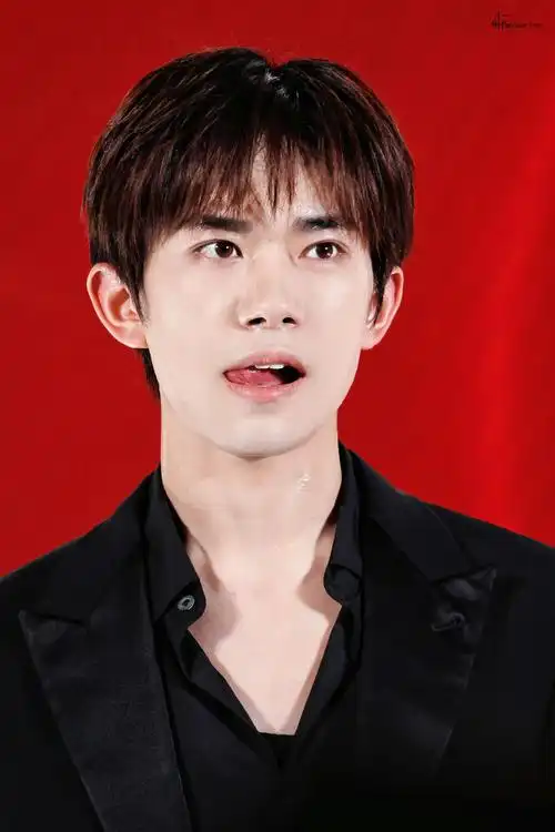 易烊千玺十稔终章皆成序##易烊千玺怎么这样