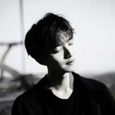 男生黑白高冷头像 男生黑白个性头像