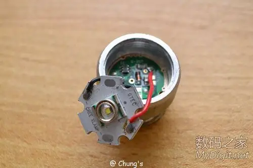 派出所朋友送的警用强光手电筒拆解