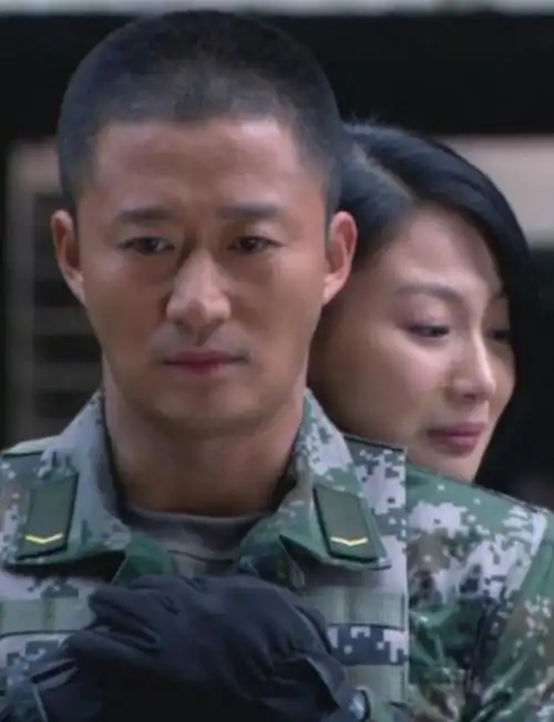 侯梦莎个人资料简介:靠军旅剧走红,搭档吴京爆火,和丈夫毛毅因戏生情