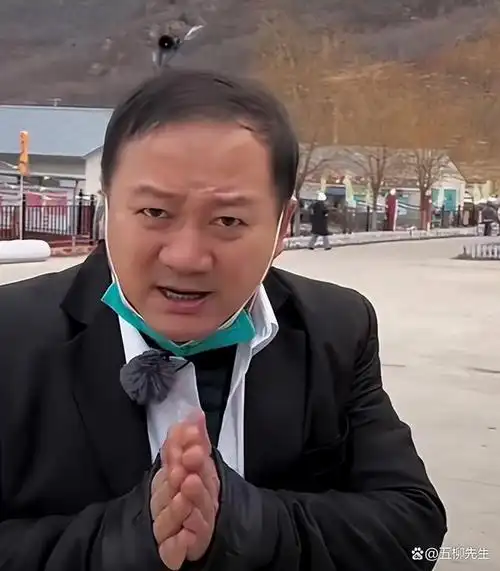 12月13日,有网友晒出了一段谢广坤扮演者唐鉴军重游象牙山的视频,视频