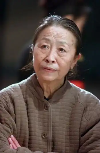 张少华荧幕上慈母形象受到众多观众的喜爱,据悉,张少华老公是张慧宝