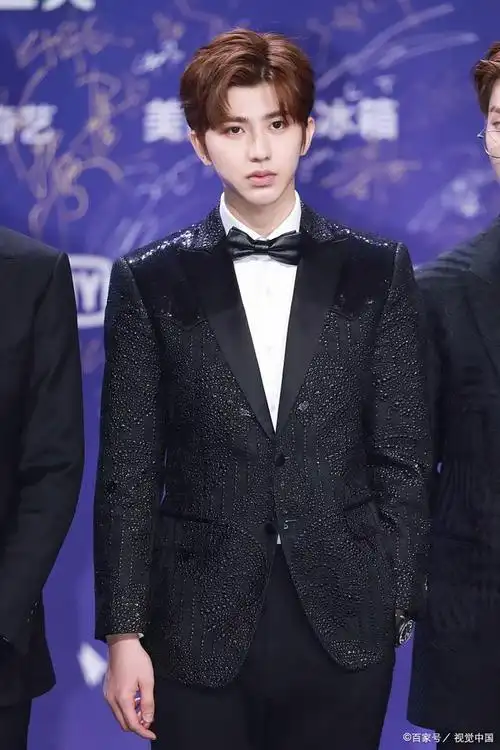 吴亦凡入狱一年频上热搜背后勾当令人发指