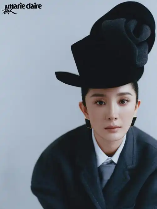 杨幂嘉人十月刊封面##杨幂双面对望大片