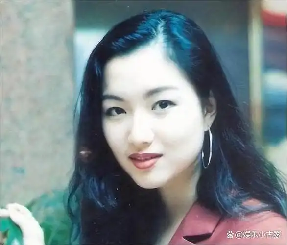 郑秀文,断崖式衰老!她到底经历了什么?简直认不出来了