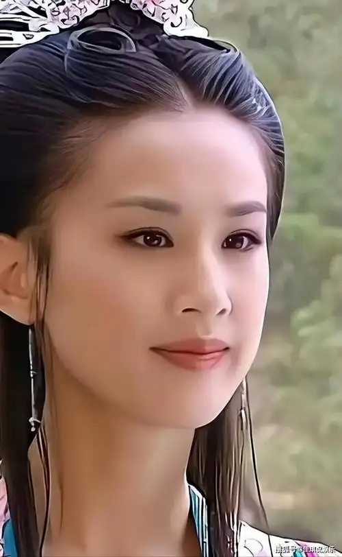 藏了8年才公开身份,一年两亿的零花钱,她的故事远比你想得精彩_黄圣依