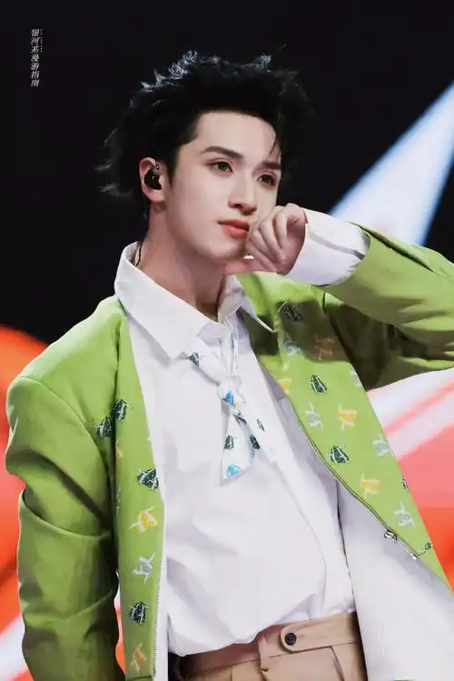 严浩翔超话79为你再造一个新宇宙79@时代少年团-严浩翔#严浩翔叁