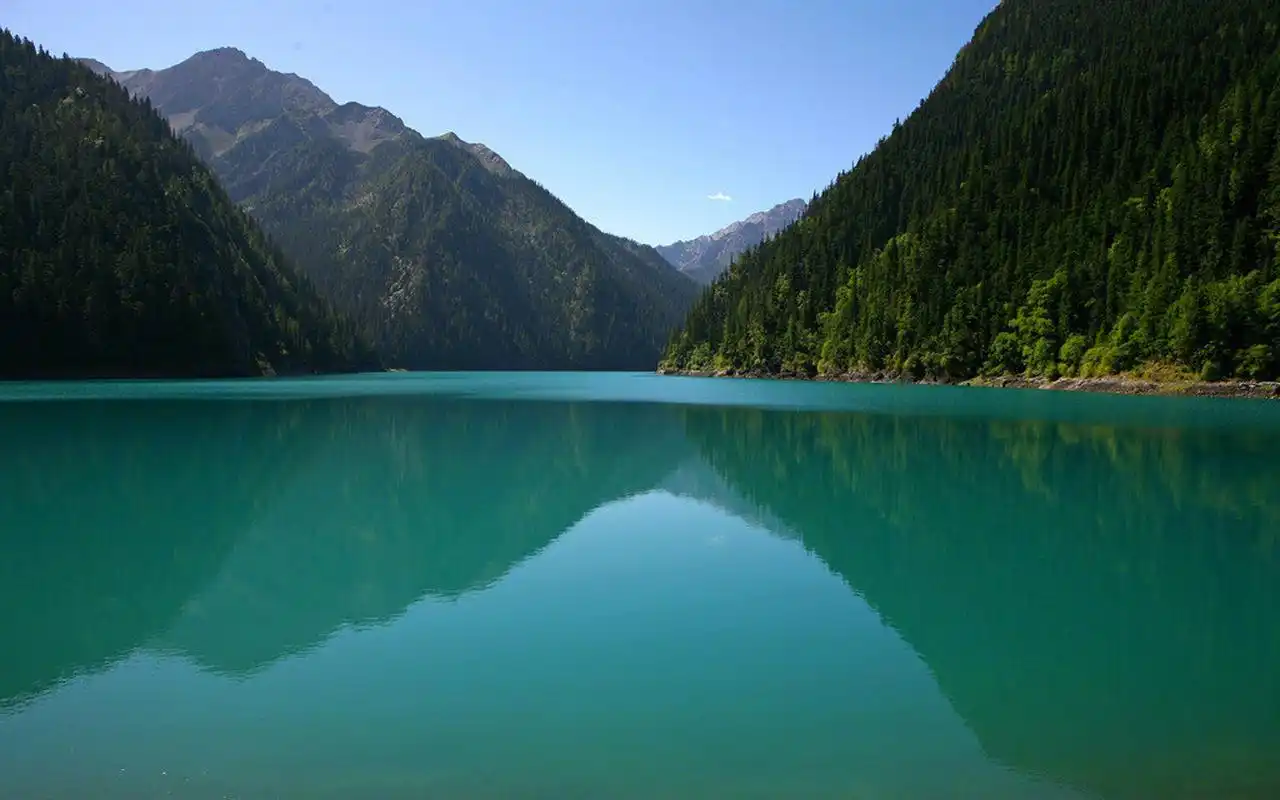 平静湖面美景图片高清壁纸,风景壁纸,唯美,护眼,高清,湖面,清新,自然