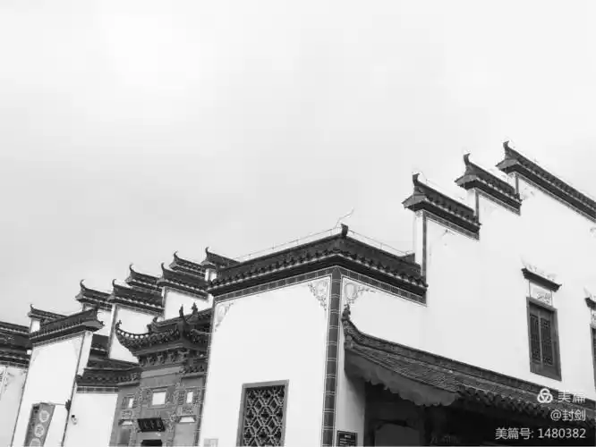 青砖黛瓦的徽派古建筑