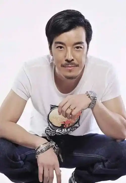 娱乐圈6大巨头7大长脸,相比之下雷佳音头不算大,于震脸不算长_张彬彬