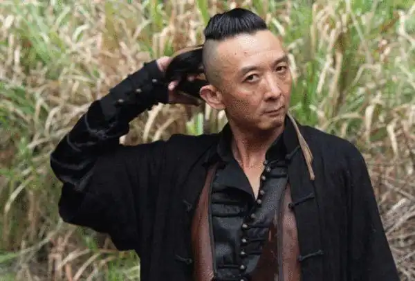 《花红花火》正在横店热拍,在剧中饰演"大恶人"铁算盘的著名演员刘波