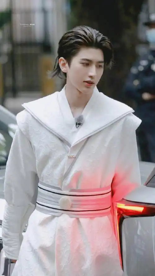 一见周郎误终身蔡徐坤奔跑吧白衣古装路透疑是仙子下凡尘