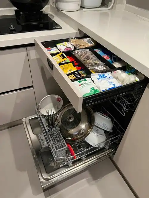 高度90㎝洗碗机上方高度10厘米刚好做一个8㎝抽屉放小东西跟方便#橱柜